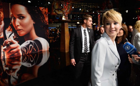 Jennifer-Lawrence--The-Hunger-Games--Catching-Fire-Premiere--05-560x342