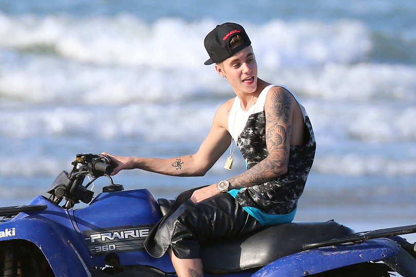Justin-Bieber-sur-une-plage-a-Panama-en-Floride-le-27-janvier-2014_exact810x609_l